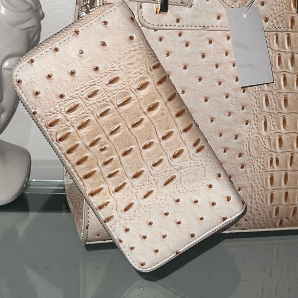New **Luxury Crocodile Embossed Handbag & Wallet Set** - Picture 6 of 8